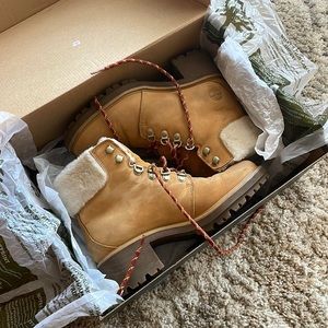 Timberland Wheat Kinsley Waterproof Hiker Boot 7.5
